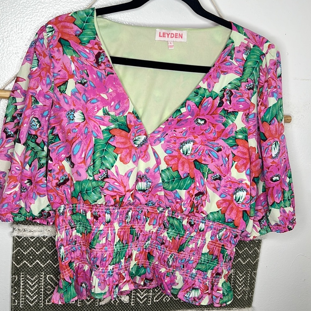 Leyden pink floral smocked floral top L